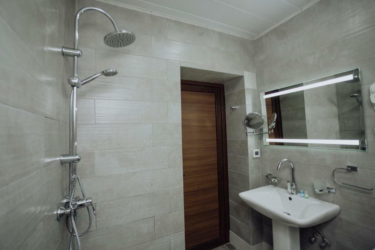 Larda Hotel Mestia Ngoại thất bức ảnh